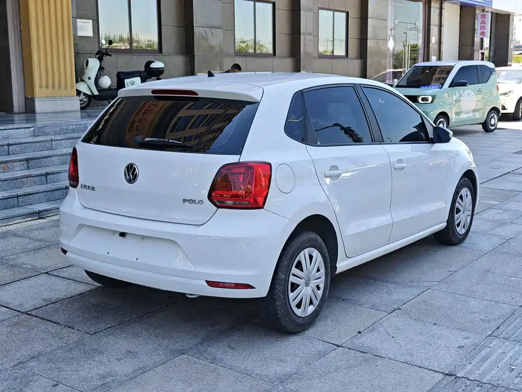 Volkswagen Polo — фото 4