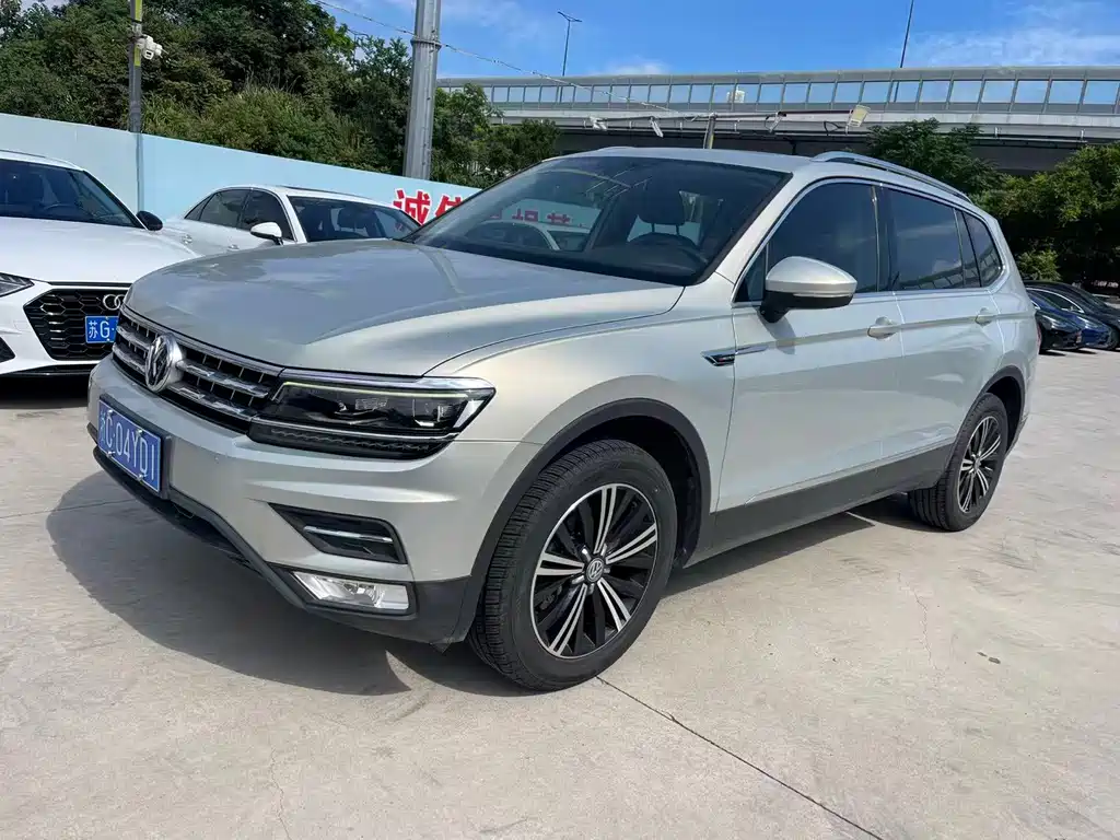 Volkswagen Tiguan L — фото 2