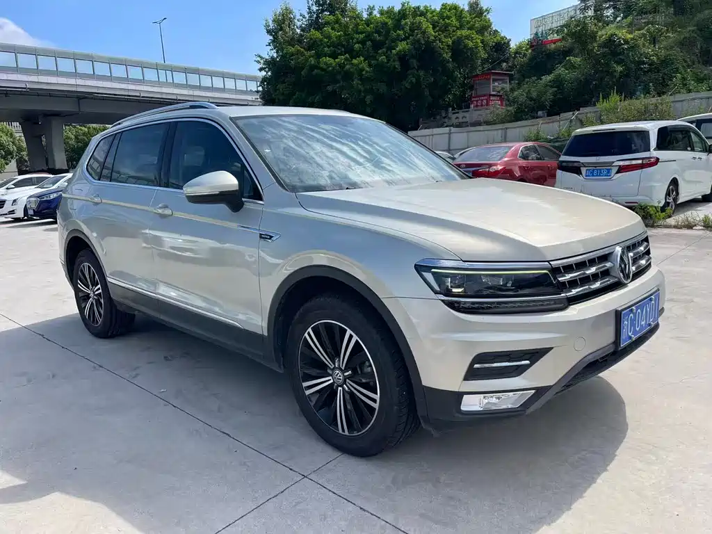 Volkswagen Tiguan L — фото 3