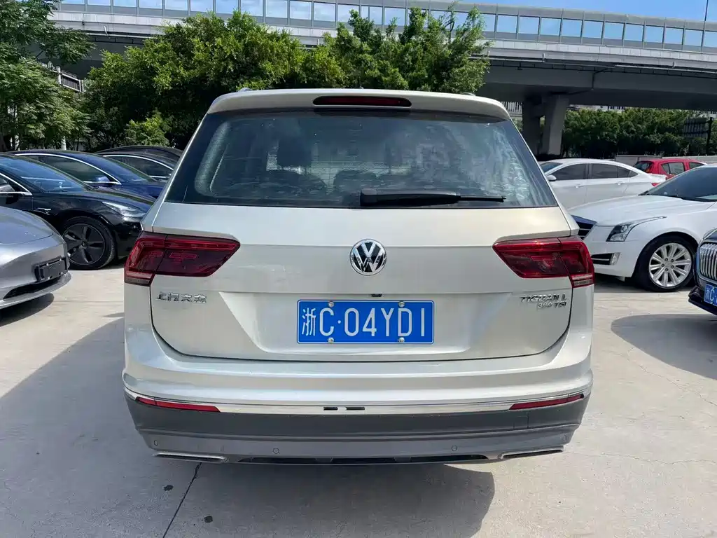 Volkswagen Tiguan L — фото 4