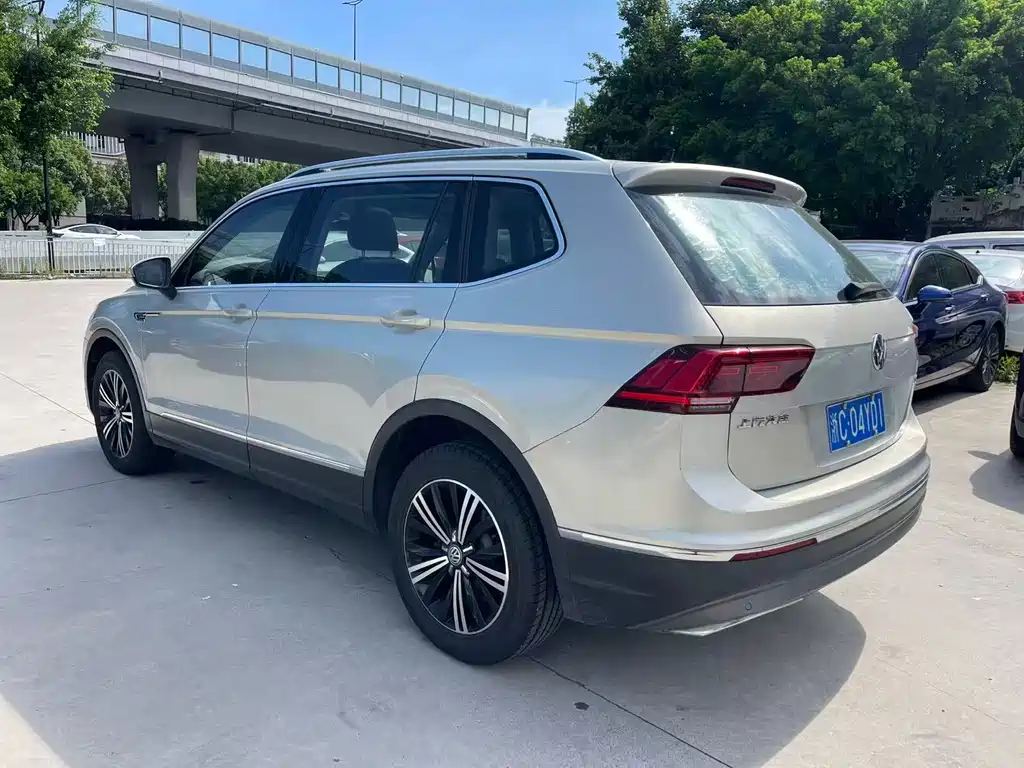 Volkswagen Tiguan L — фото 6