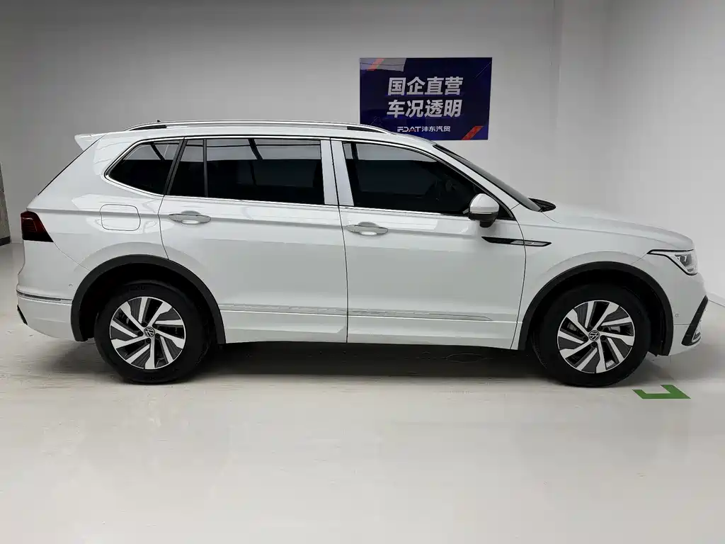 Volkswagen Tiguan L PHEV — фото 7