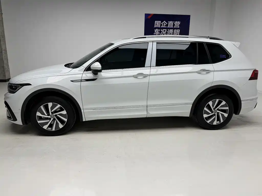 Volkswagen Tiguan L PHEV — фото 9