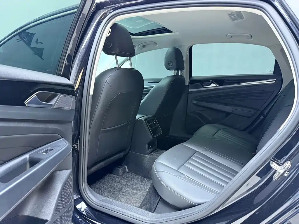 Volkswagen Passat — фото 15