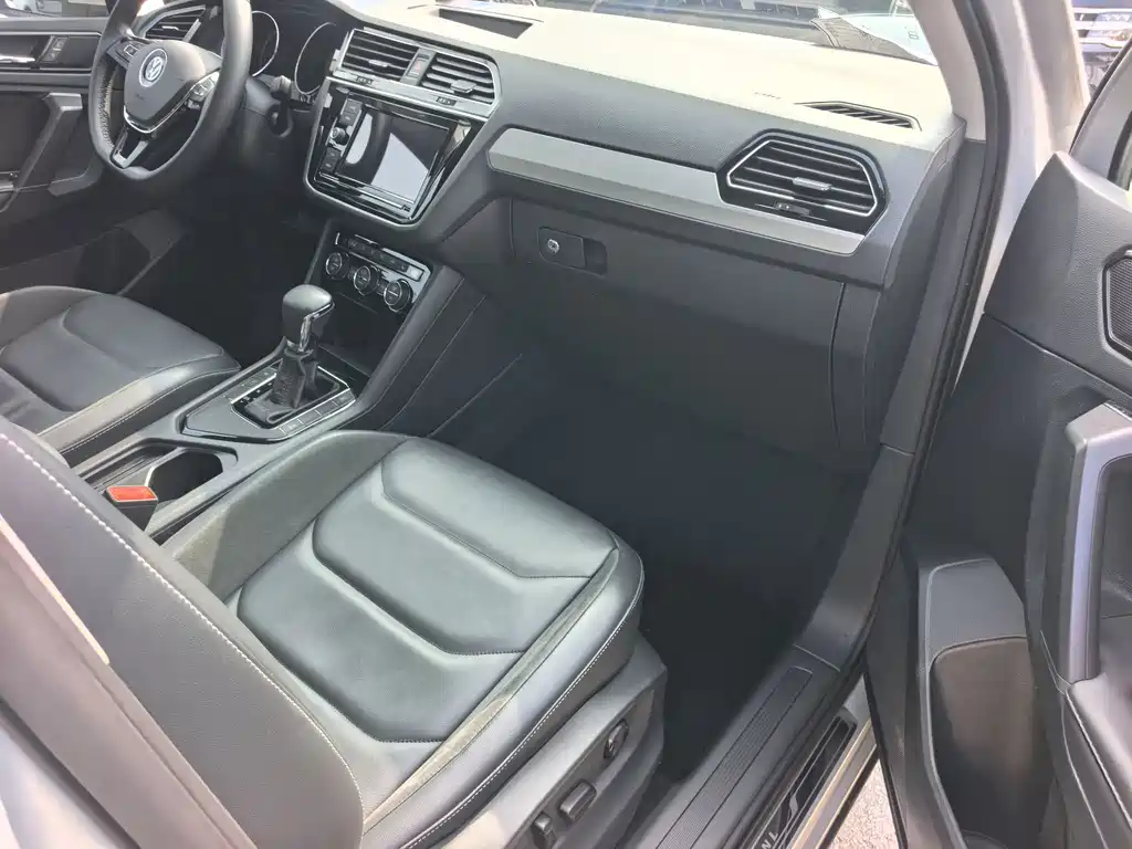 Volkswagen Tiguan L — фото 18