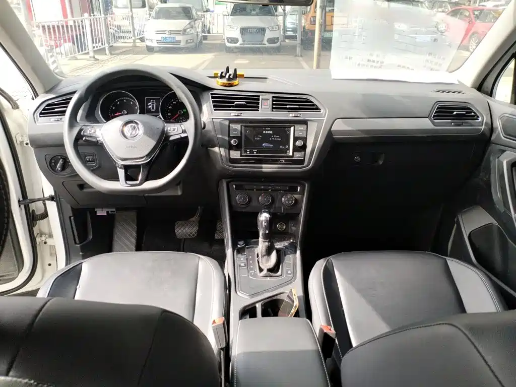Volkswagen Tiguan L — фото 6