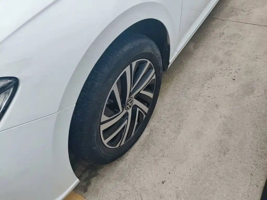 Volkswagen Lavida — фото 23