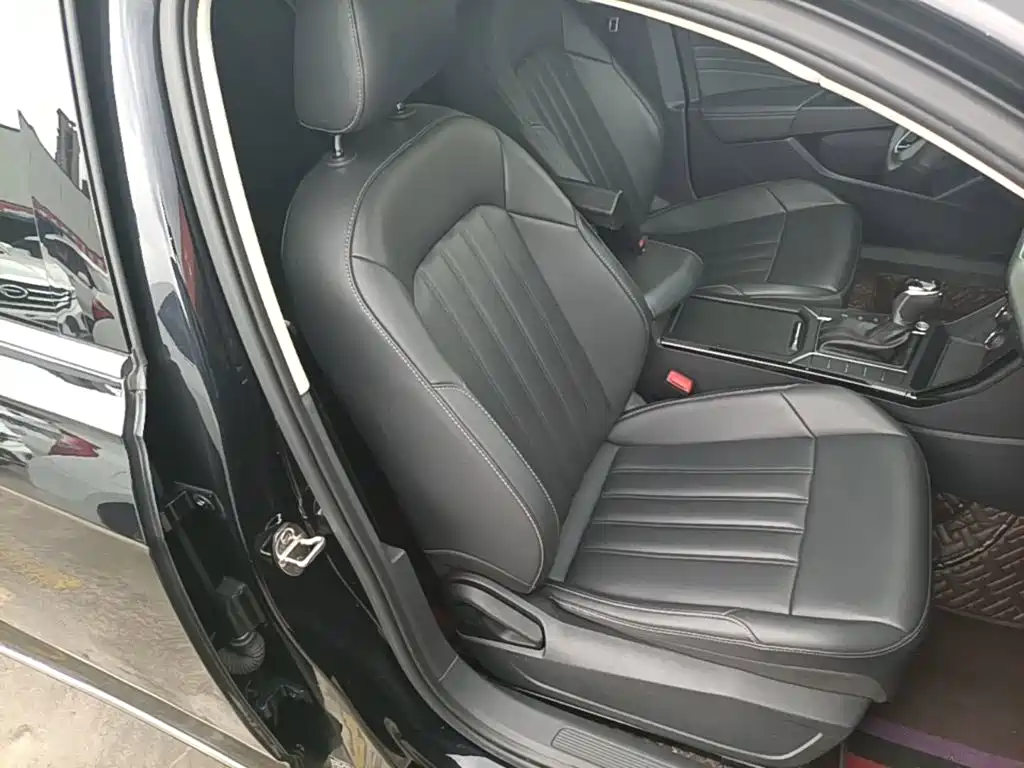 Volkswagen Passat — фото 19