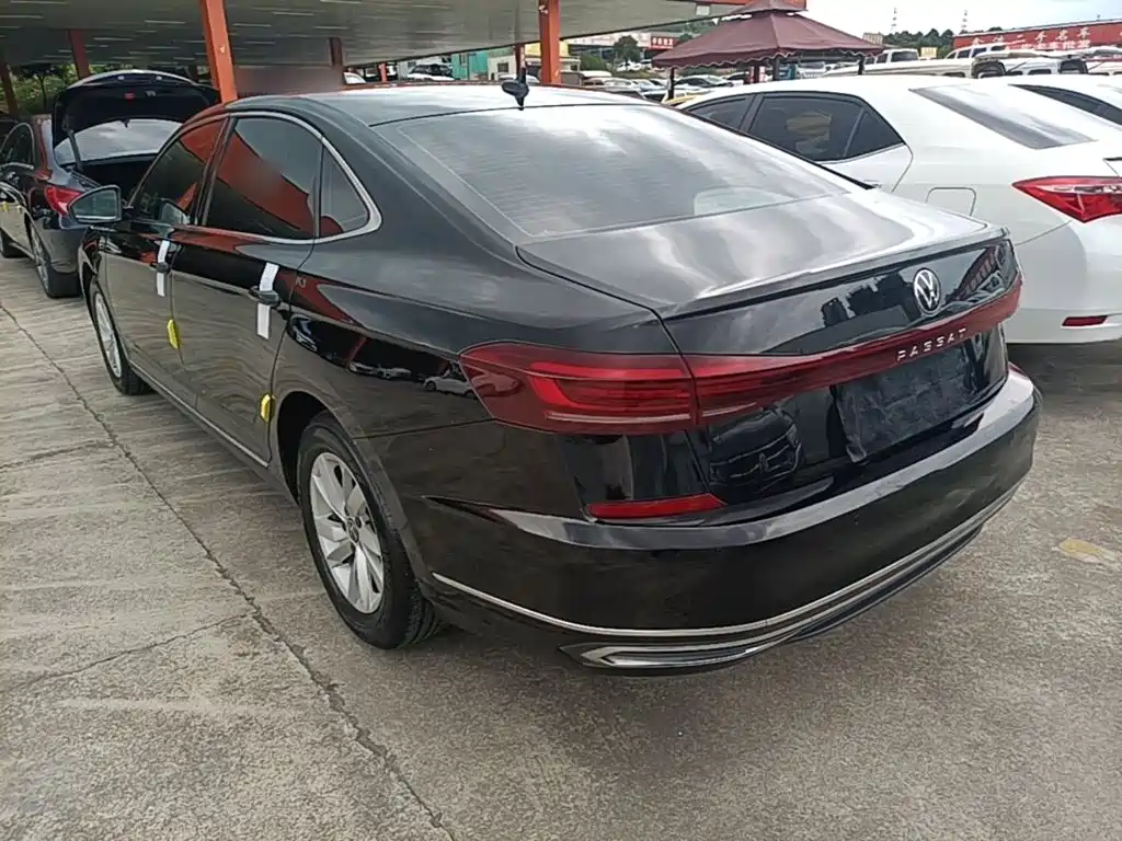 Volkswagen Passat — фото 22