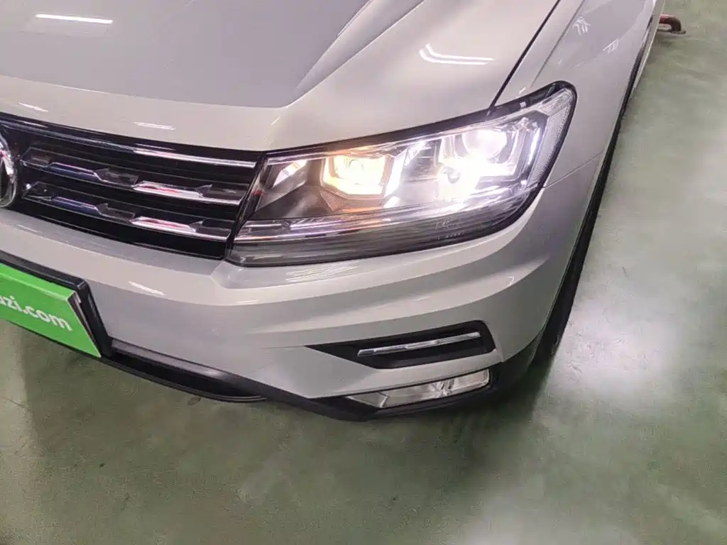 Volkswagen Tiguan L — фото 24