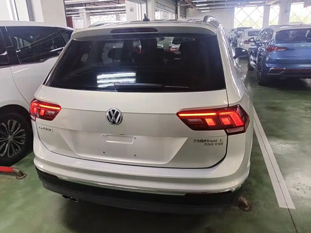 Volkswagen Tiguan L — фото 6