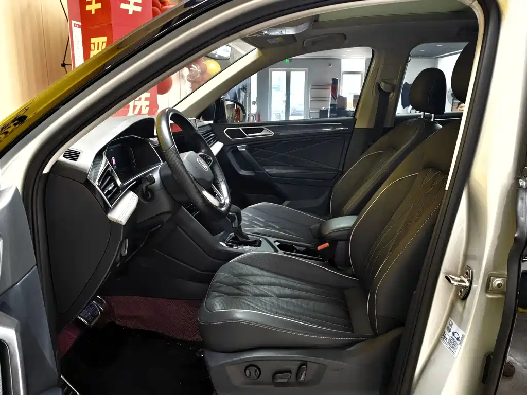 Volkswagen Tiguan L — фото 7