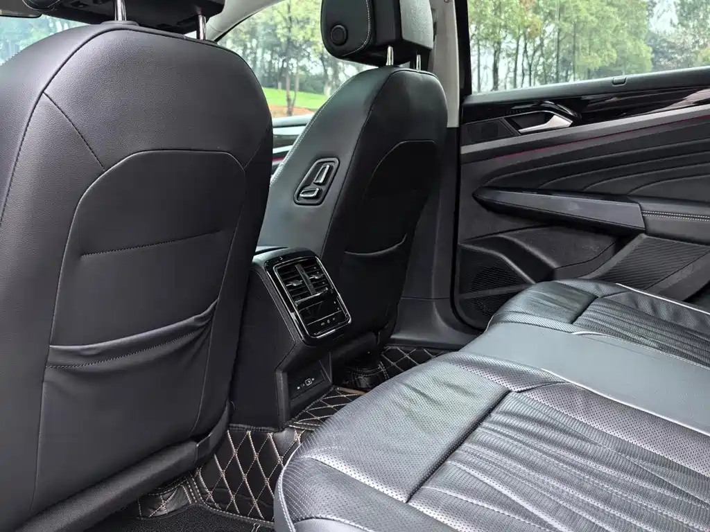 Volkswagen Passat — фото 13