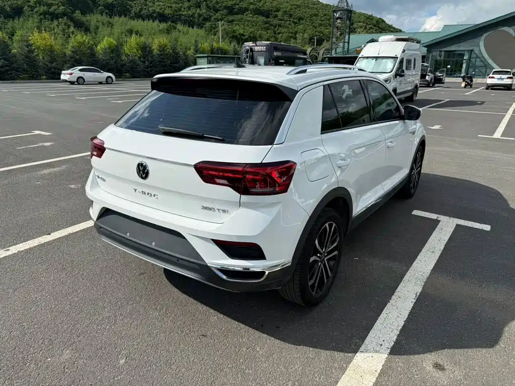 Volkswagen T-Roc — фото 4