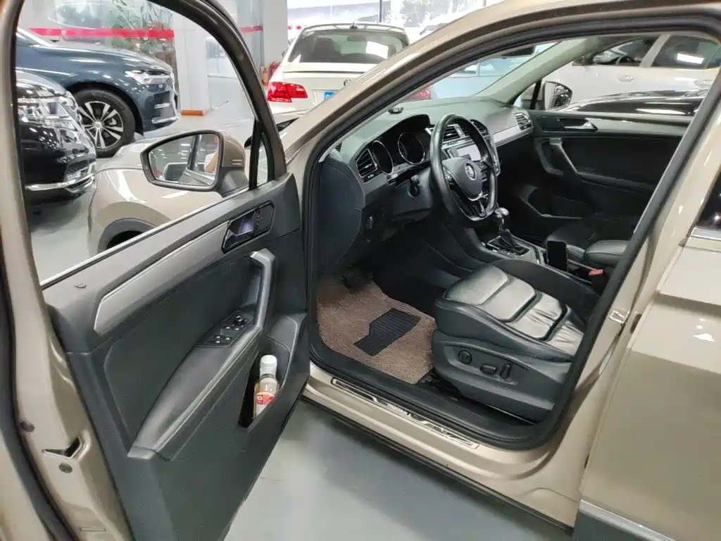 Volkswagen Tiguan L — фото 16