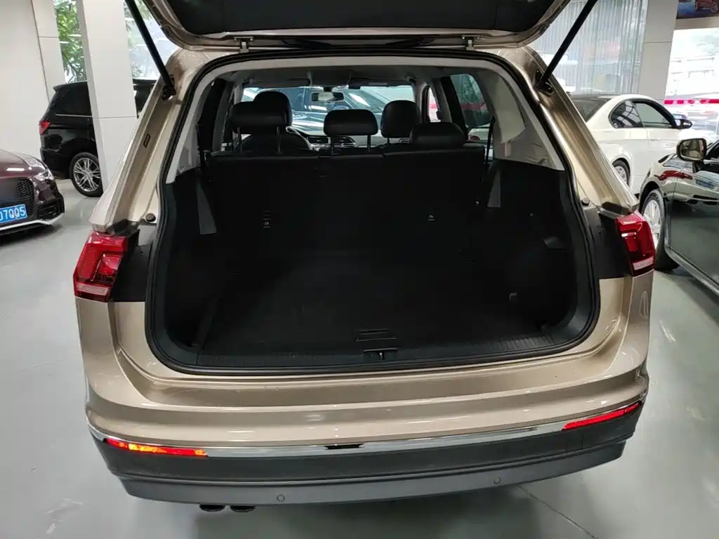 Volkswagen Tiguan L — фото 19