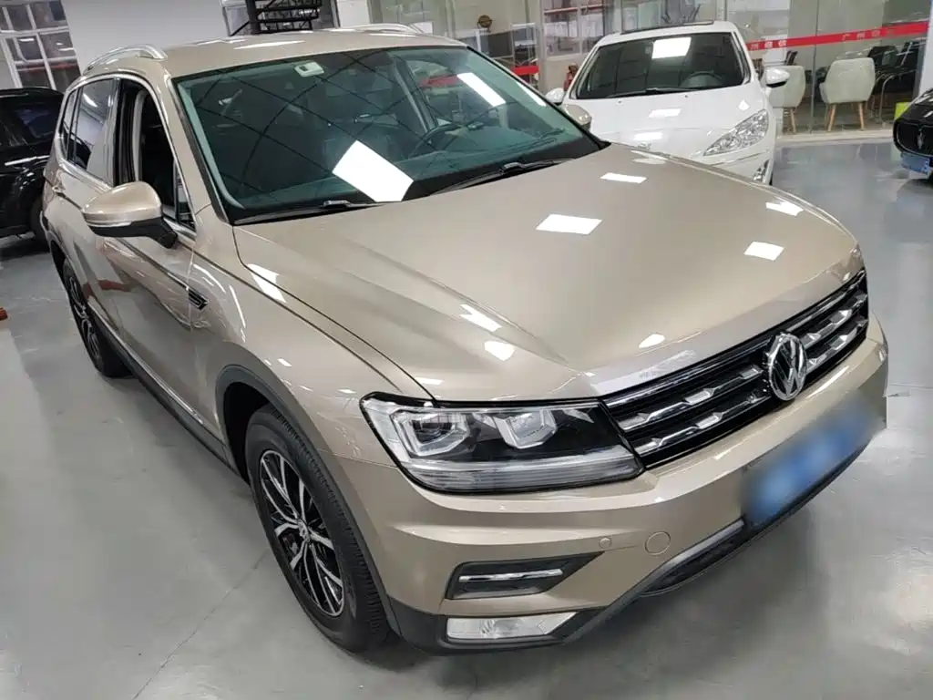 Volkswagen Tiguan L — фото 4