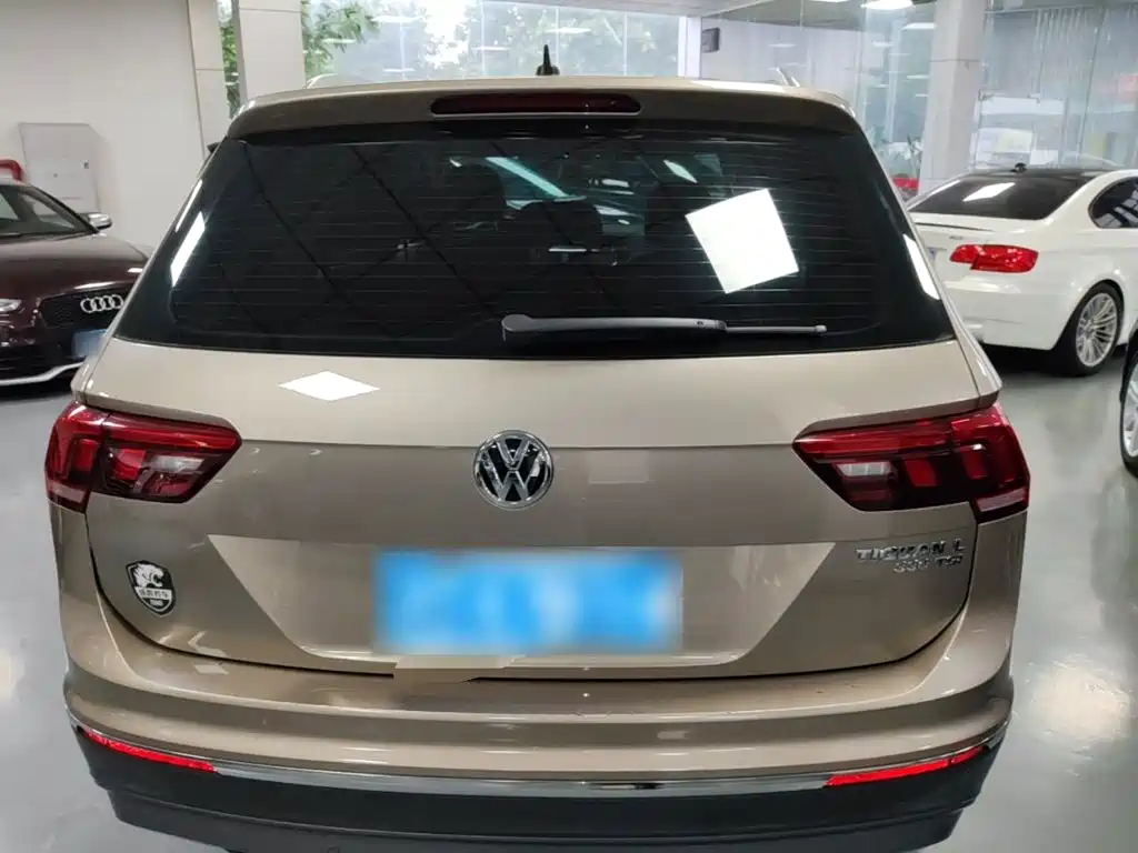 Volkswagen Tiguan L — фото 6