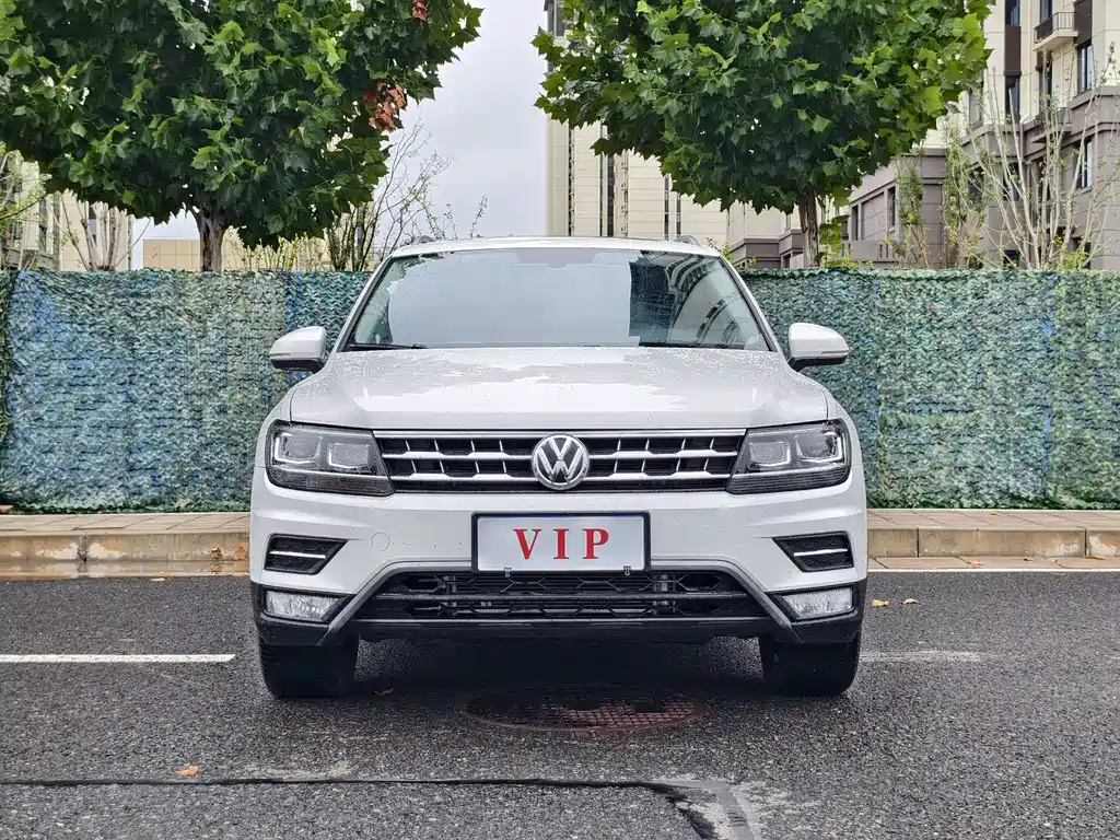 Volkswagen Tiguan L — фото 2