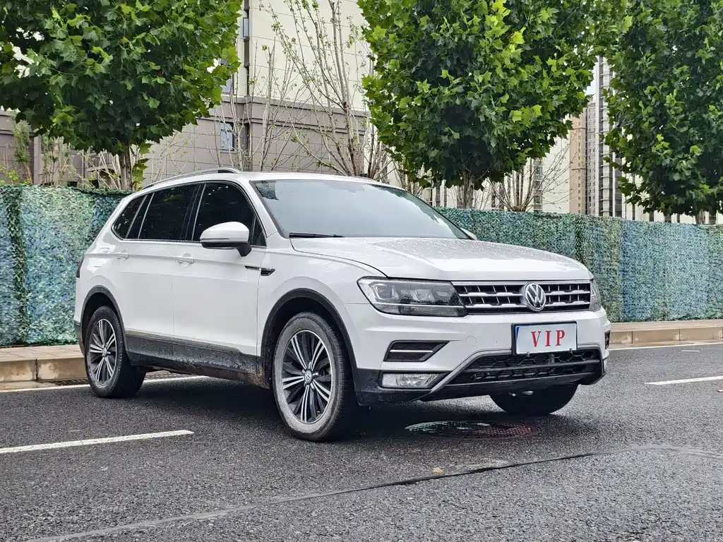 Volkswagen Tiguan L — фото 3
