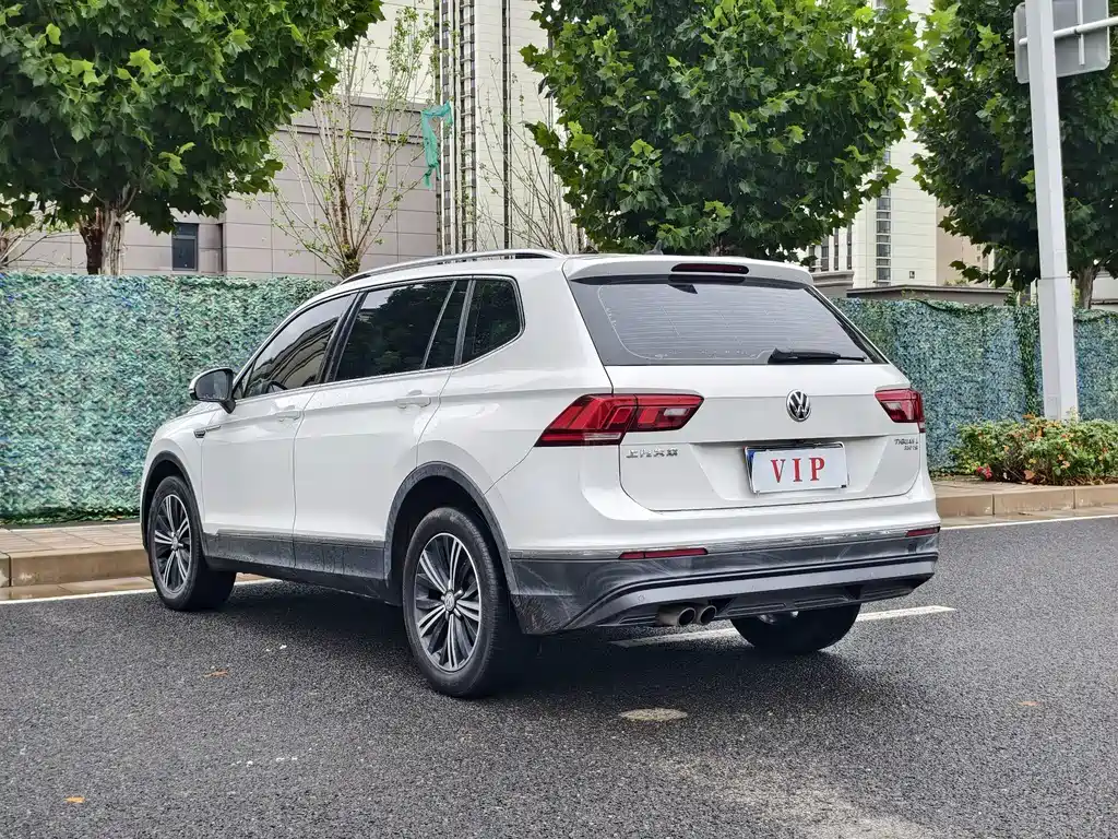 Volkswagen Tiguan L — фото 7