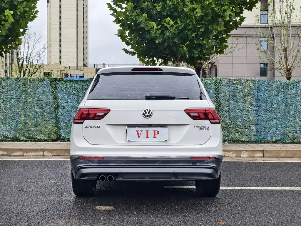 Volkswagen Tiguan L — фото 8