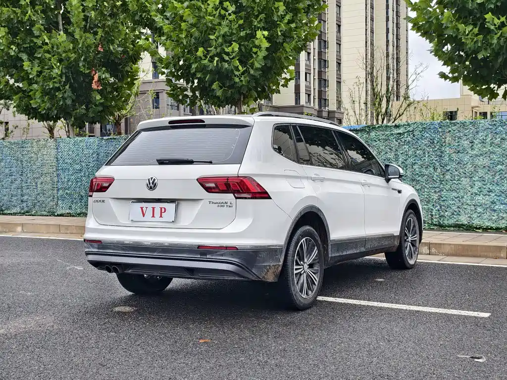 Volkswagen Tiguan L — фото 9