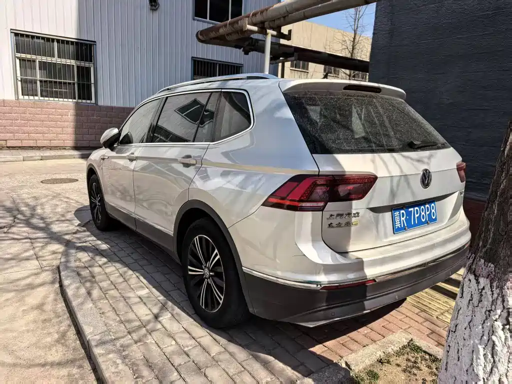 Volkswagen Tiguan L — фото 3