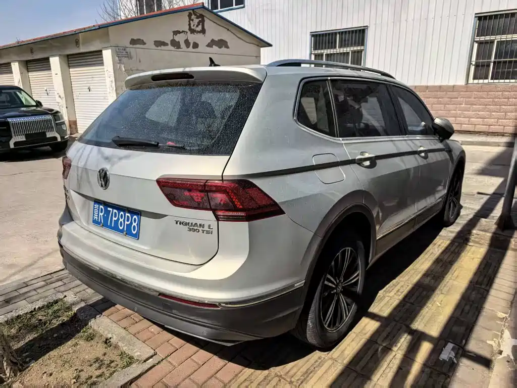 Volkswagen Tiguan L — фото 4