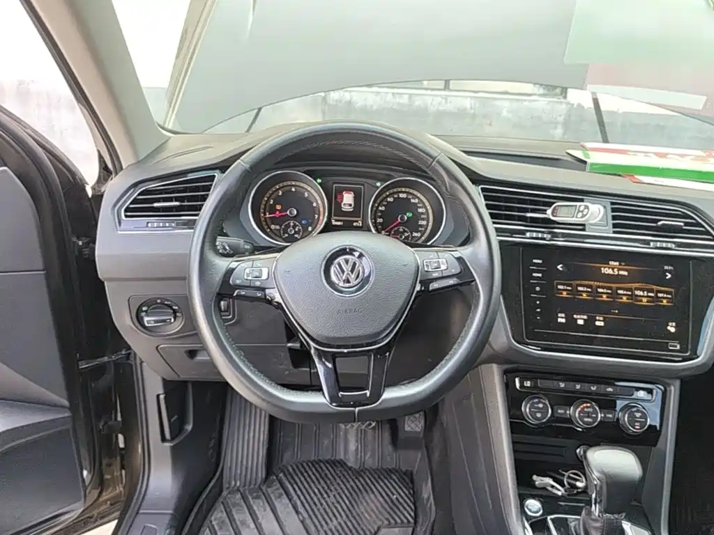 Volkswagen Tiguan L — фото 11