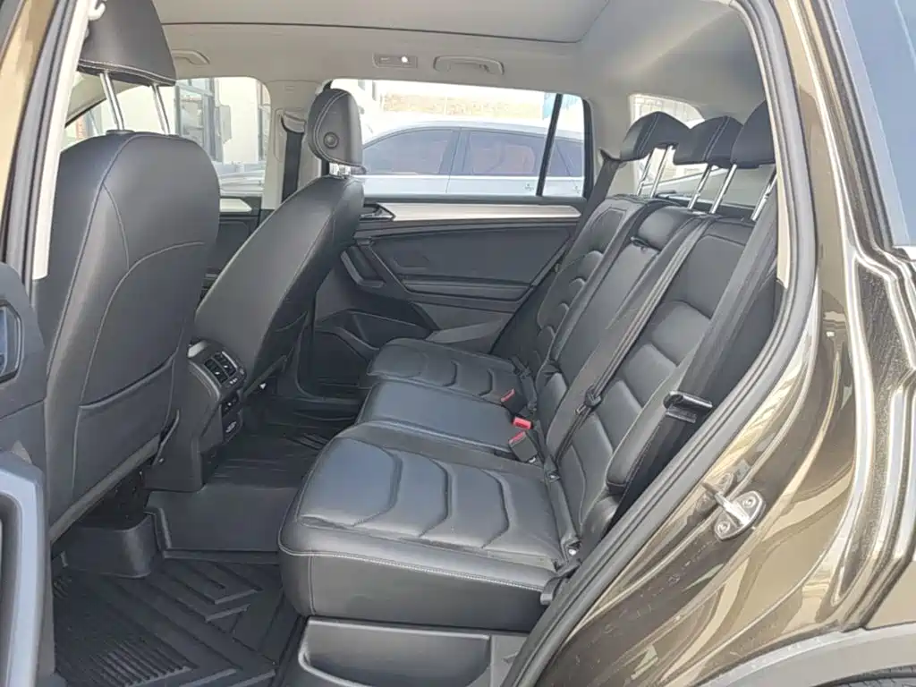 Volkswagen Tiguan L — фото 17