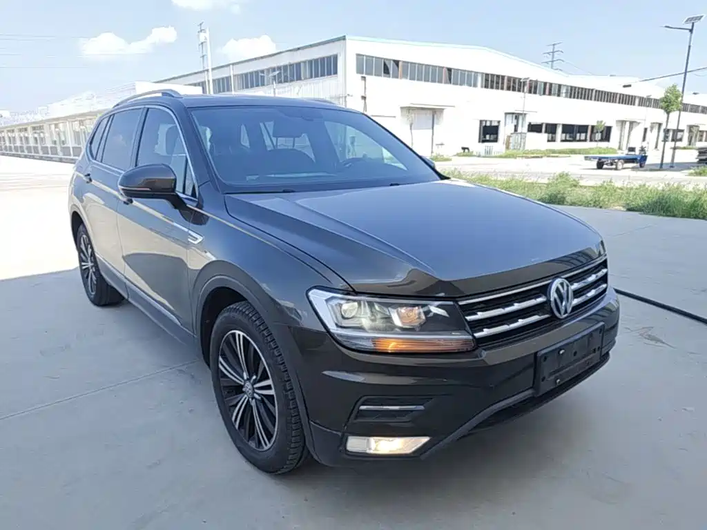 Volkswagen Tiguan L — фото 4
