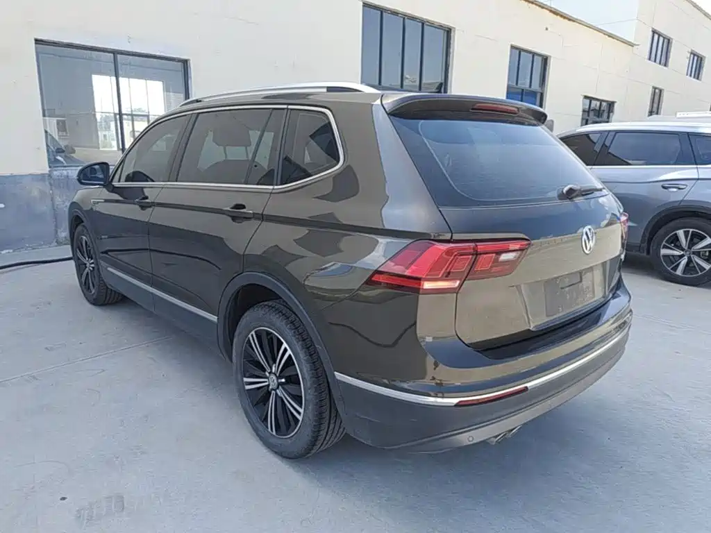Volkswagen Tiguan L — фото 5