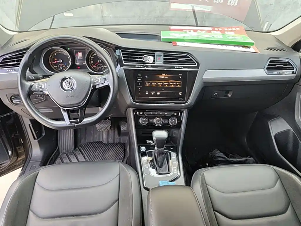 Volkswagen Tiguan L — фото 10