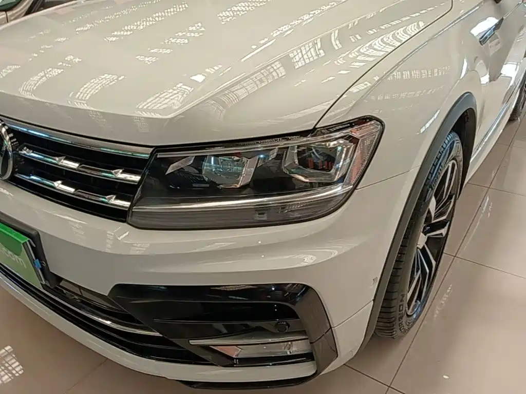 Volkswagen Tiguan L — фото 18