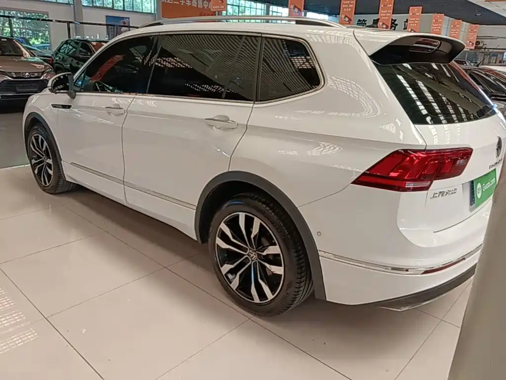 Volkswagen Tiguan L — фото 23