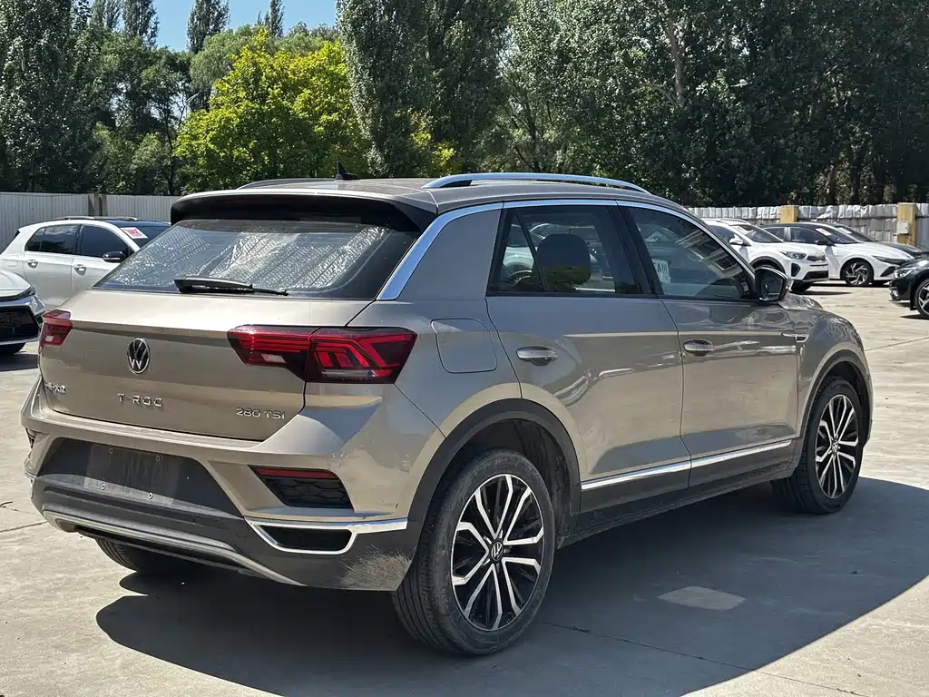 Volkswagen T-Roc — фото 3