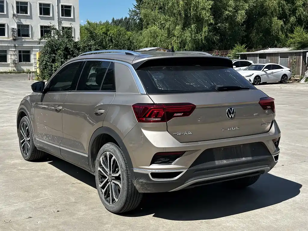 Volkswagen T-Roc — фото 4