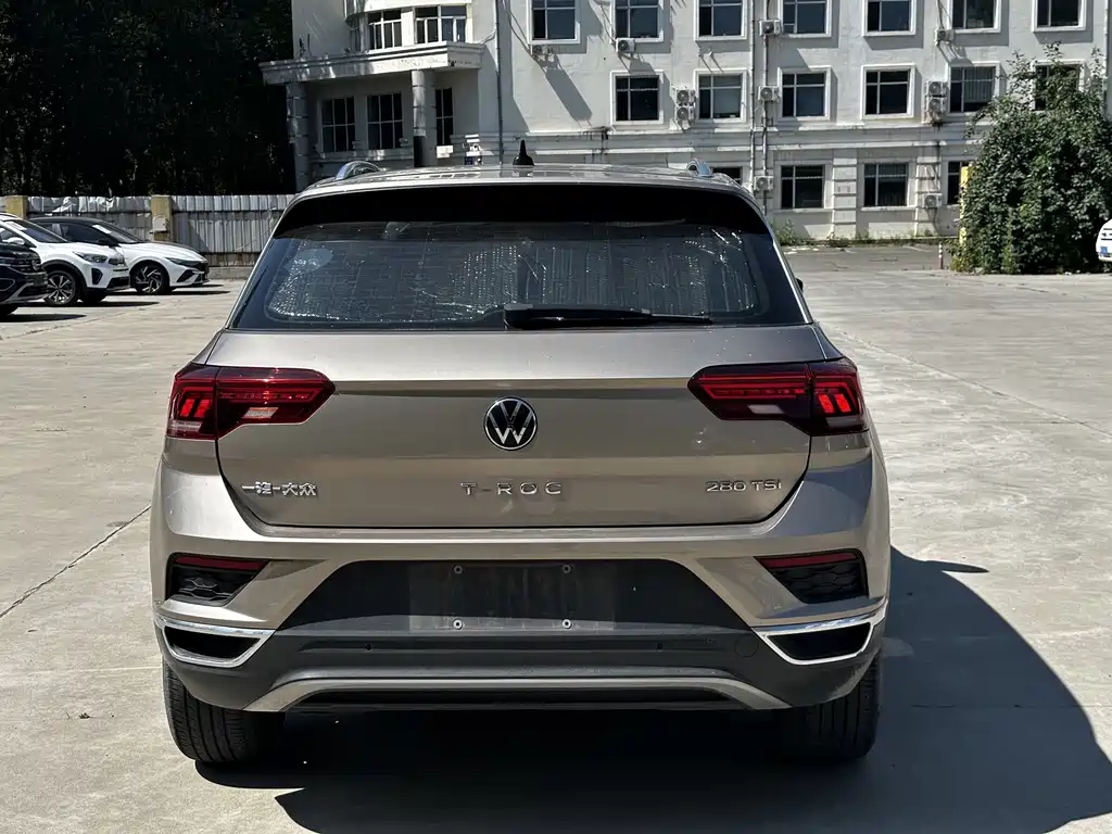 Volkswagen T-Roc — фото 6