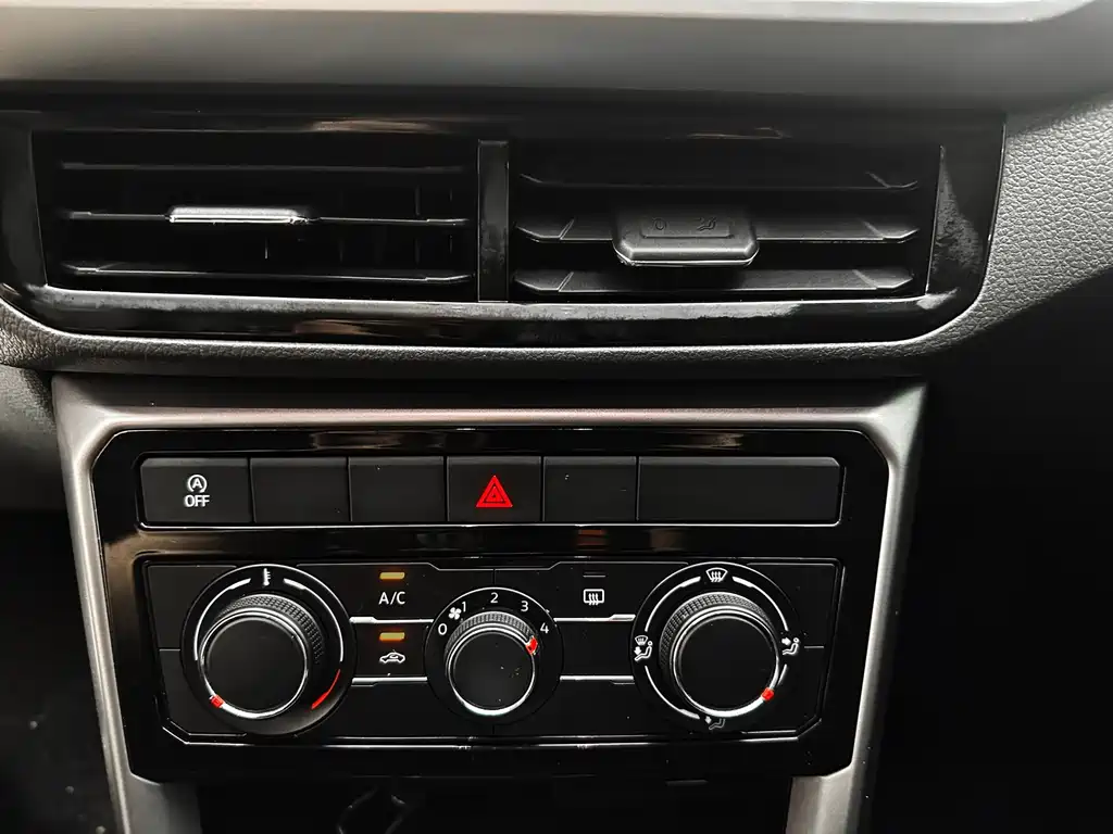 Volkswagen T-Cross — фото 13