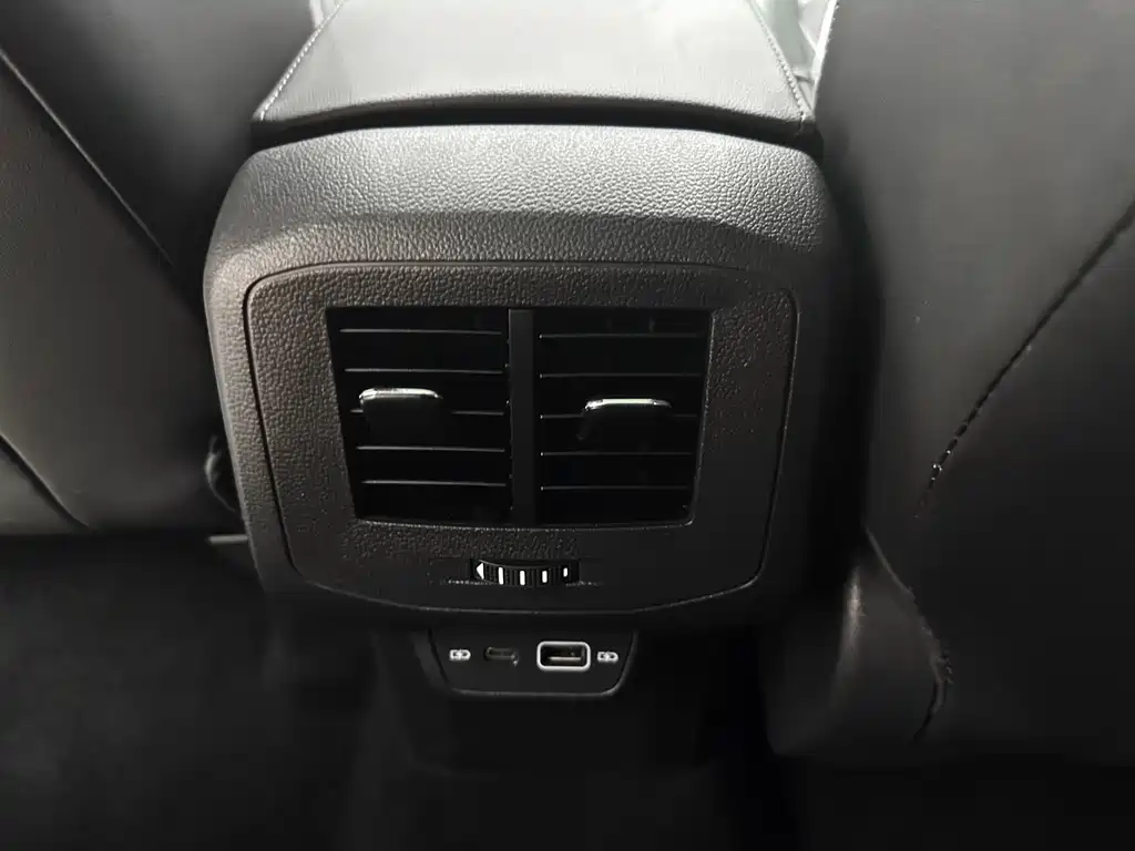 Volkswagen T-Cross — фото 17
