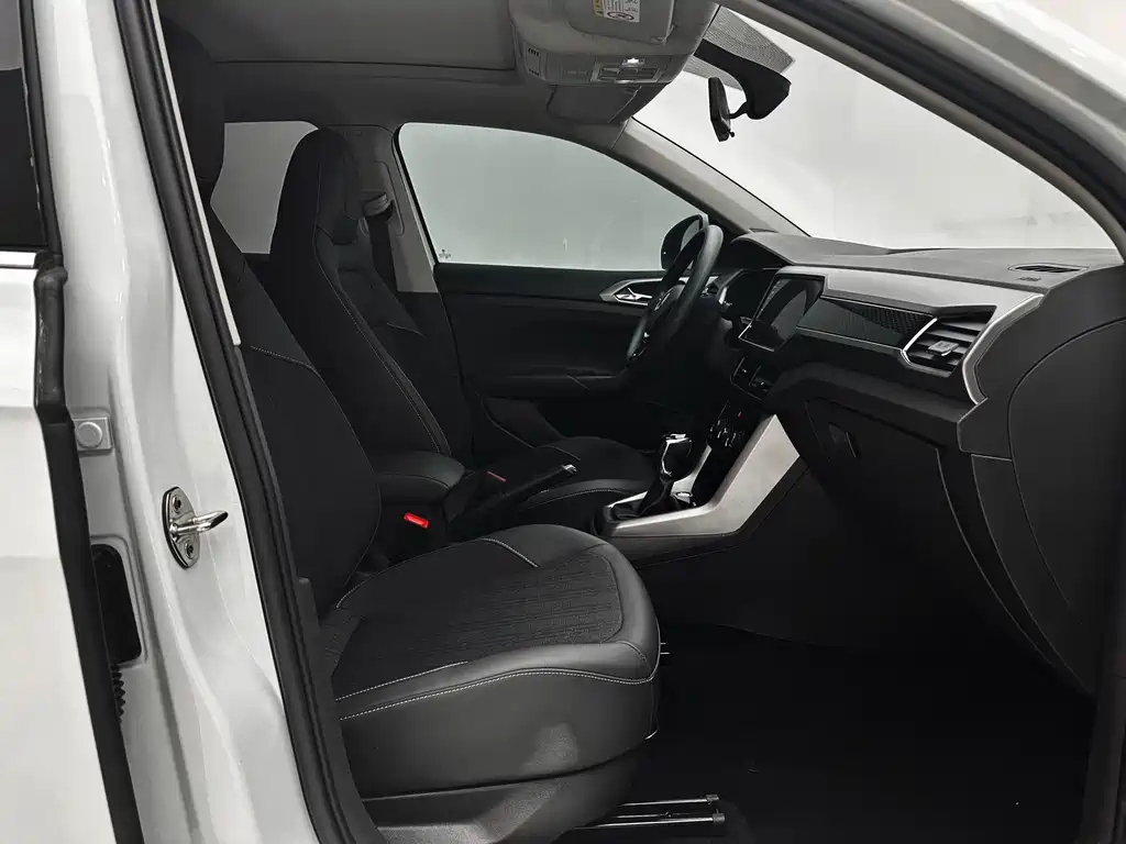 Volkswagen T-Cross — фото 24