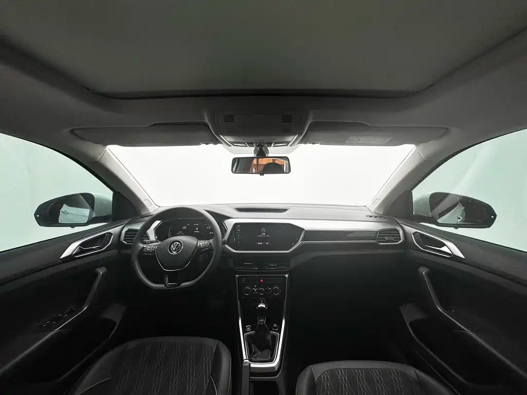 Volkswagen T-Cross — фото 10