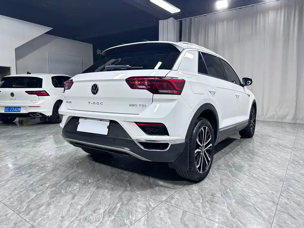 Volkswagen T-Roc — фото 6