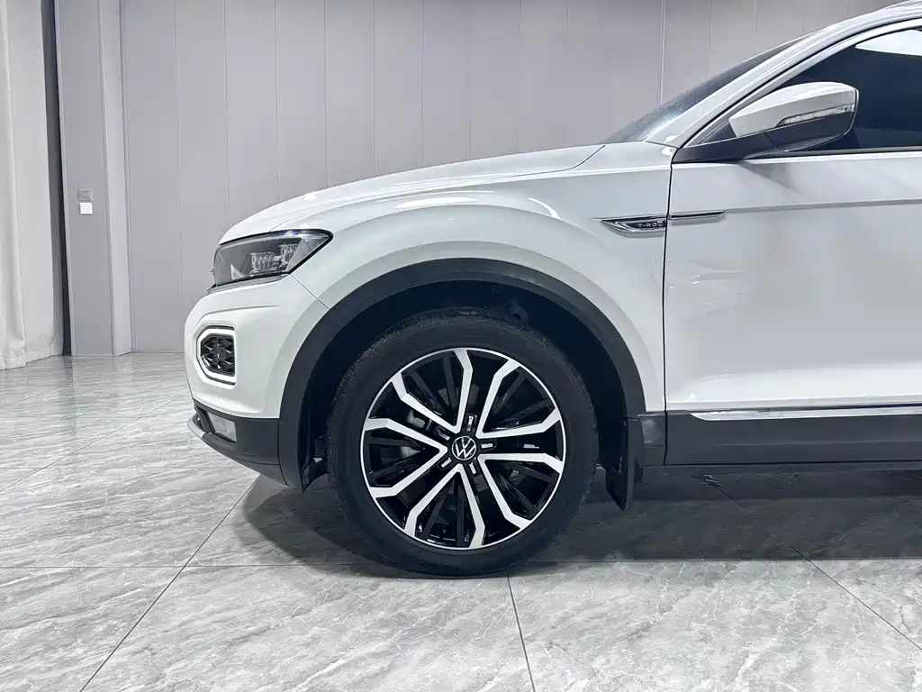 Volkswagen T-Roc — фото 8