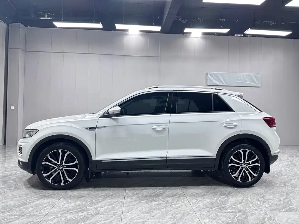 Volkswagen T-Roc — фото 9