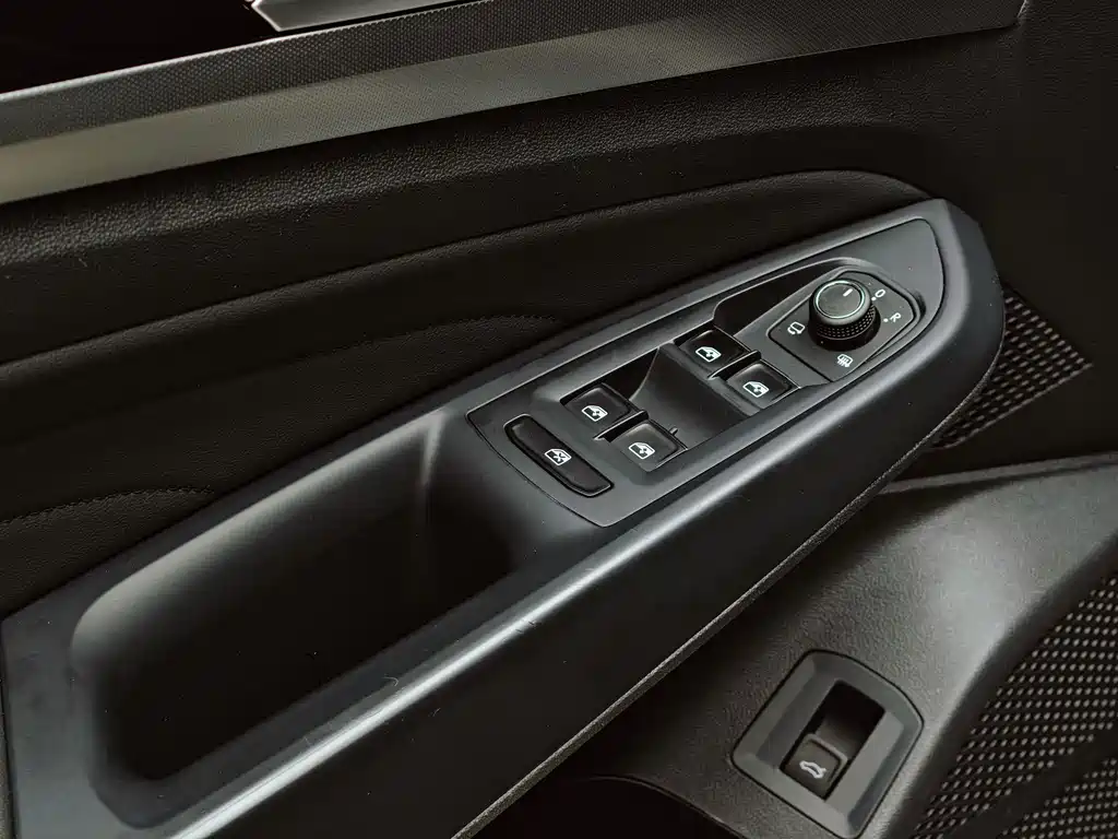 Volkswagen Passat — фото 18