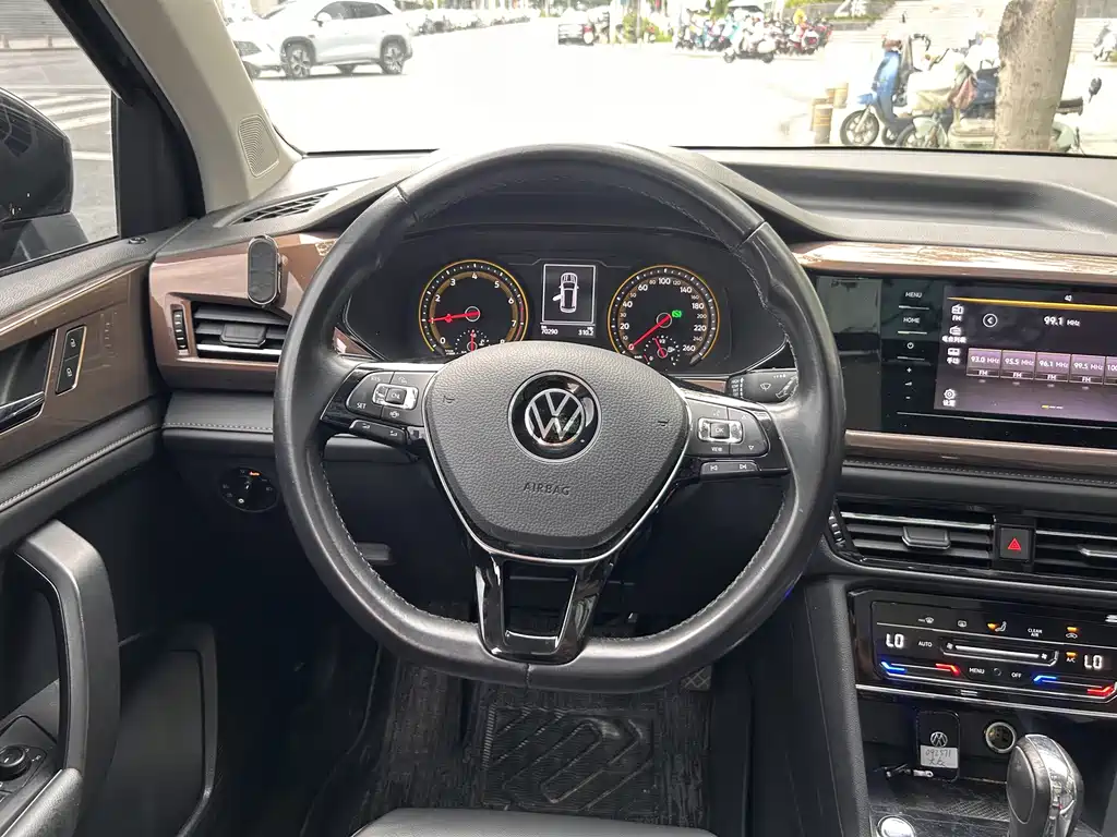 Volkswagen Tharu — фото 10