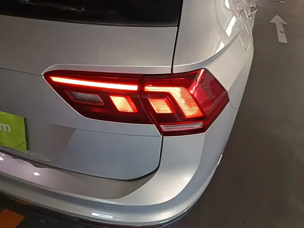 Volkswagen Tiguan L — фото 8