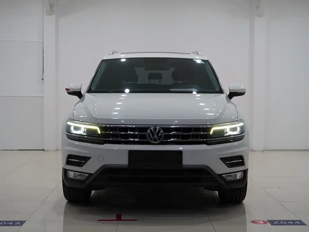 Volkswagen Tiguan L — фото 2